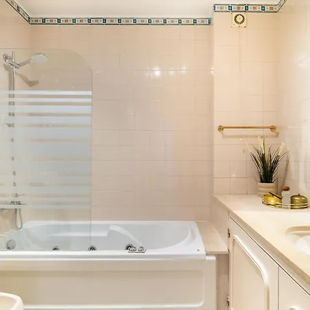 Апартаменты Whome Timeless Elegance In Chiado With Ac