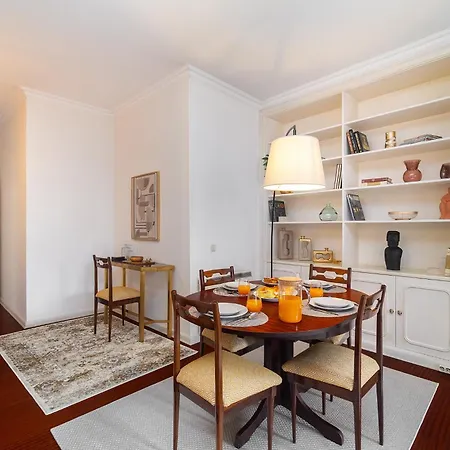 Whome Timeless Elegance In Chiado Daire Lisboa