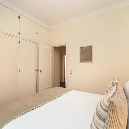 Whome Timeless Elegance In Chiado Апартаменти